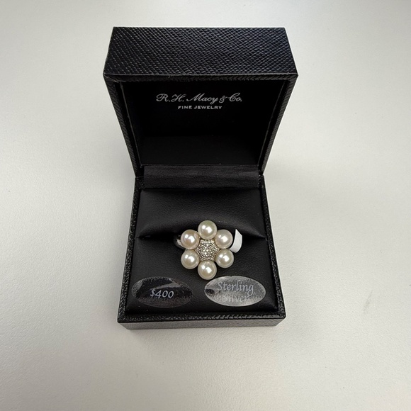 R H Macy Co Sterling Silver Bridge Cultured Pearl Pave 1/20CTTW Statement Ring - Picture 6 of 9